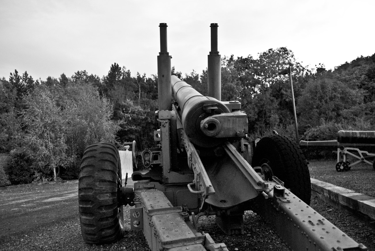 ICMSTUDIOS - A photo of a big gun. Shot taken near Stratford-upon-avon. the shot was taken in the early evening.