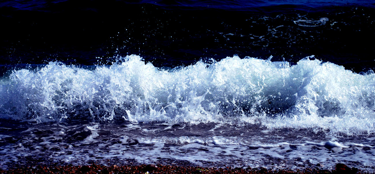 ICMSTUDIOS - Photo of a small wave. cropped and edited in Photoshop.